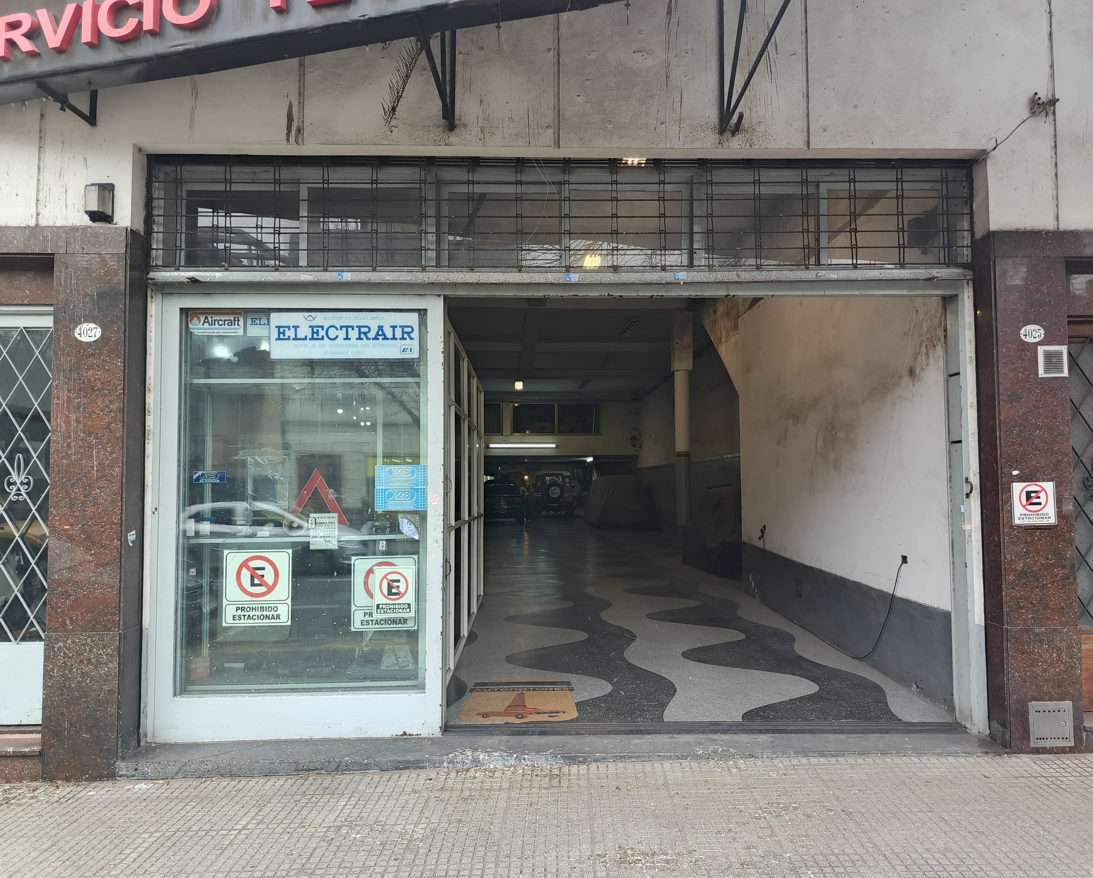 Entrada de Argentair Service Integral en Av. San Juan 4027, Boedo